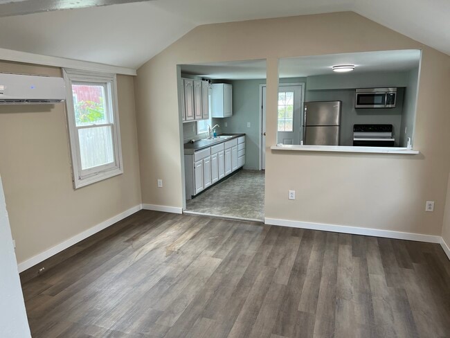 Building Photo - 292 W 5th St