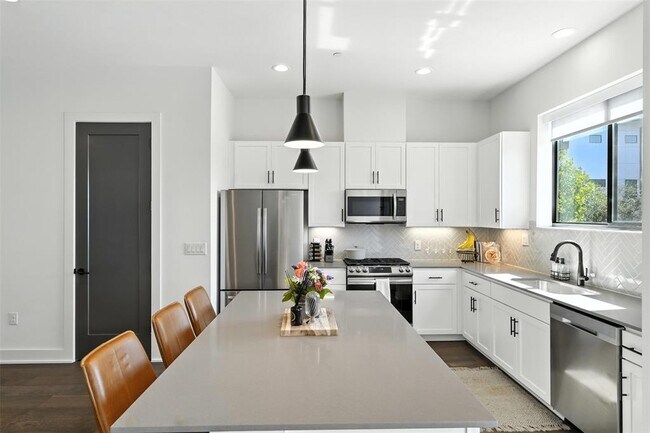 Foto del edificio - 3700 Clawson Rd