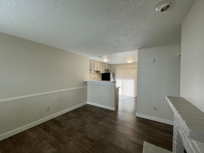 Building Photo - Beautifully Modern 2bd 1bth Apartment Home...