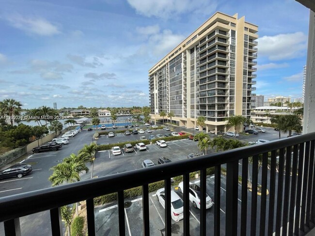 Foto del edificio - 2049 S Ocean Dr
