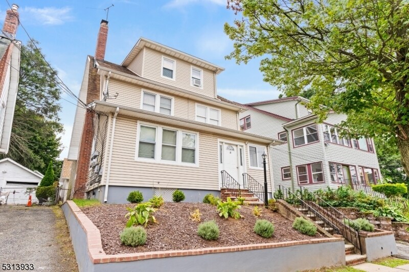 Primary Photo - 18 Winfield St