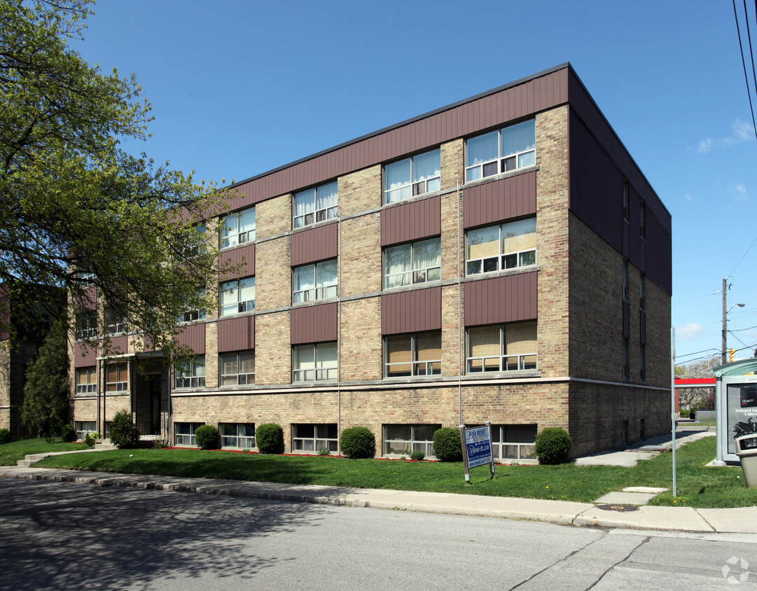 Primary Photo - 2 Greentree Court