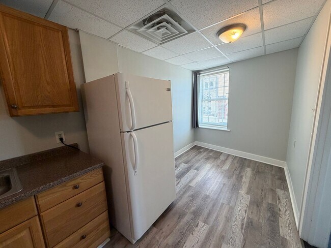 Foto del edificio - Spacious 1-Bedroom with Flexible Bonus Space Near Downtown Akron