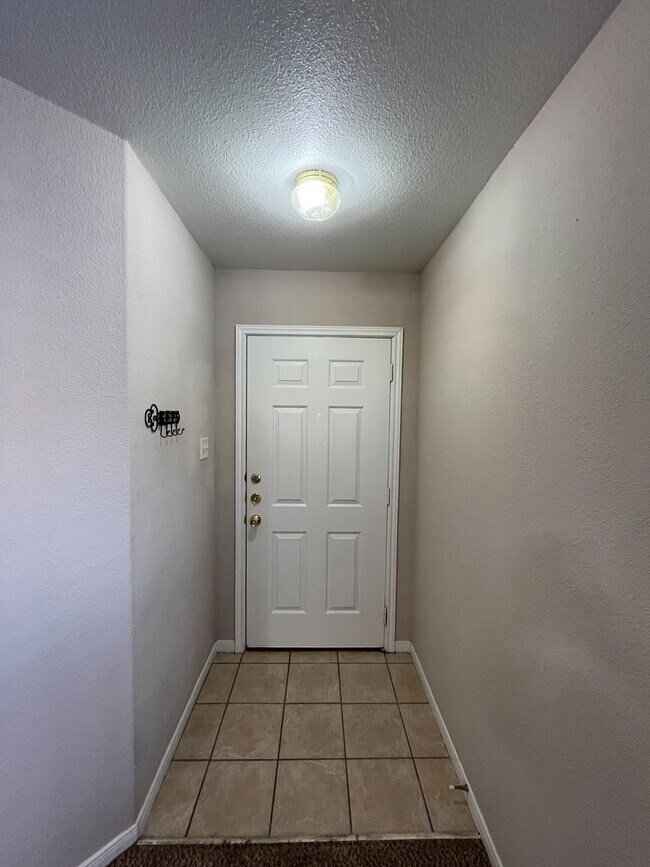 Foto del edificio - Available NOW  This home is centrally loca...