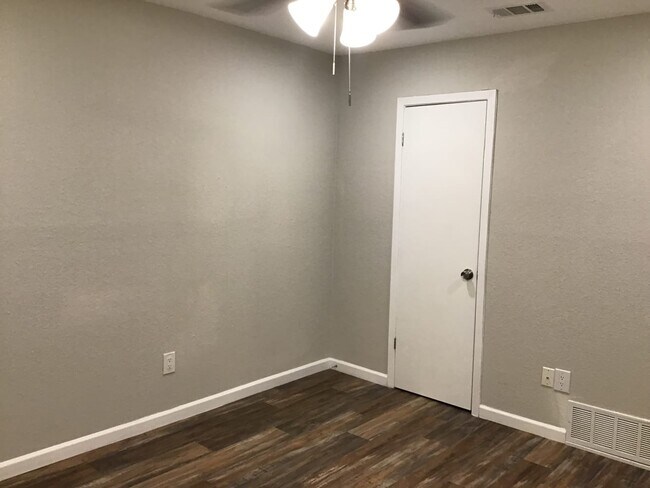 Building Photo - 2232 Roundrock