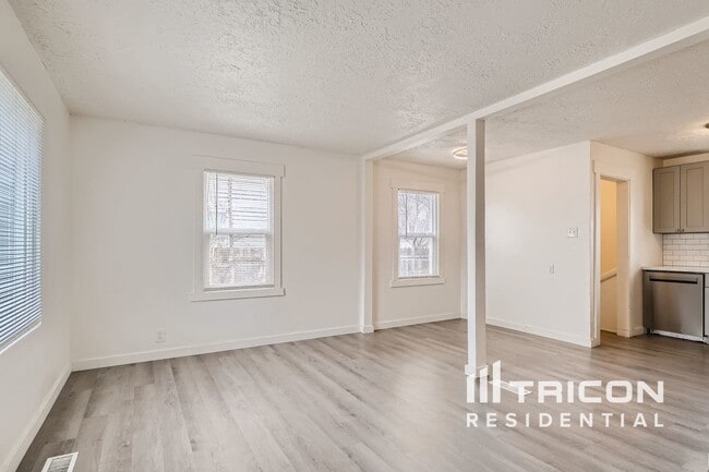 Building Photo - 1335 W 800 S