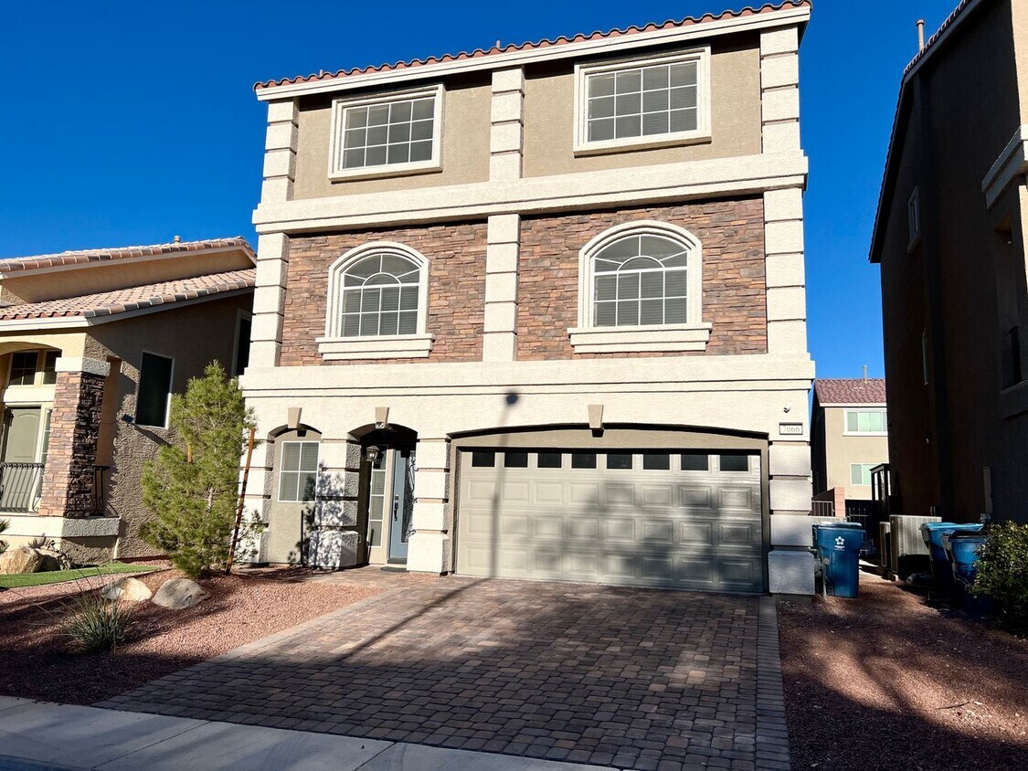 Primary Photo - SEMI-FURNISHED 3-STORY HOME! HUGE LOFT, SO...