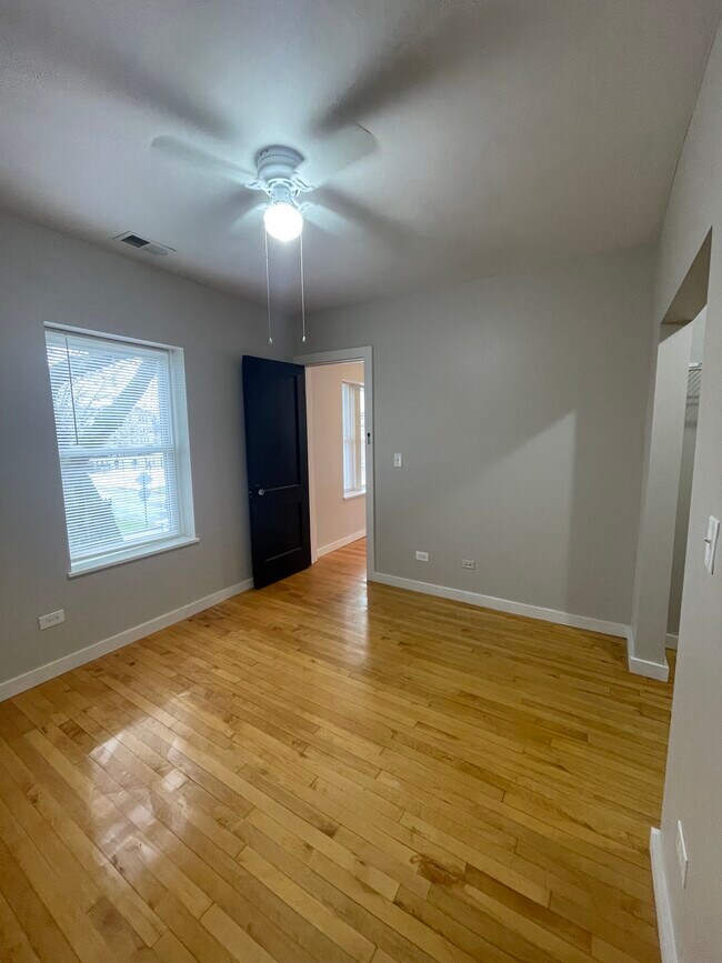 Foto del edificio - 3756 W Windsor Ave