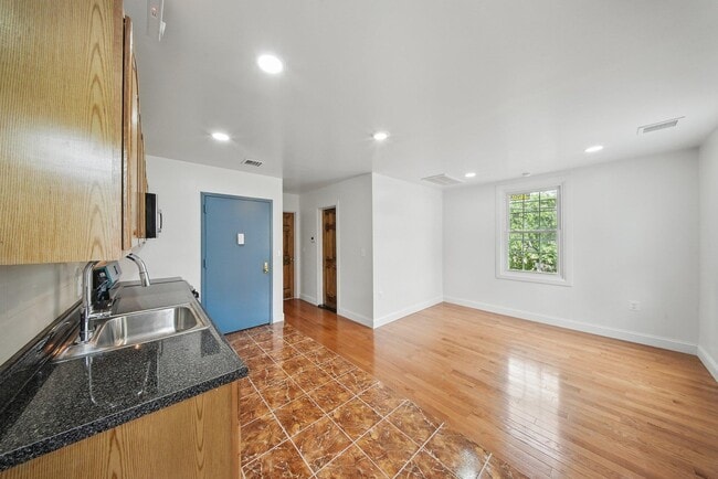 Building Photo - 14 Yankee Pl