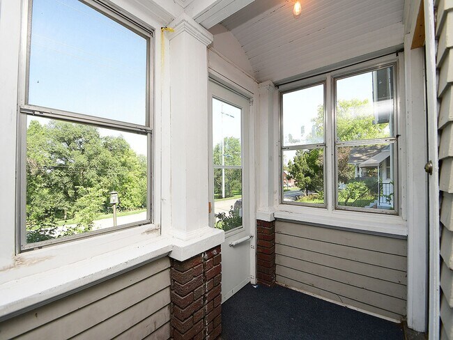 Building Photo - Elmwood Park Charmer
