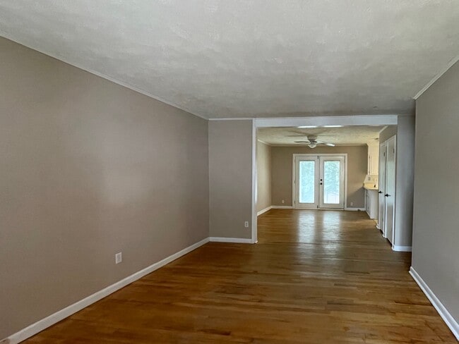 Sala de estar - 6041 Elstree Pl