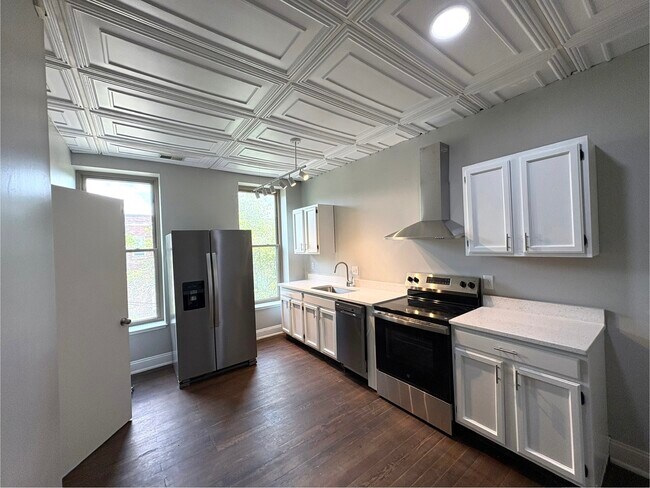 Kitchen - 1641 E Michigan St
