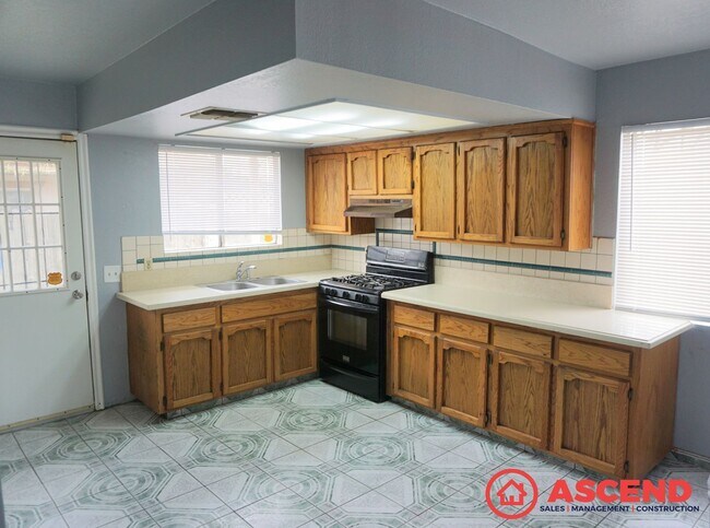 Building Photo - 312 Oswell St