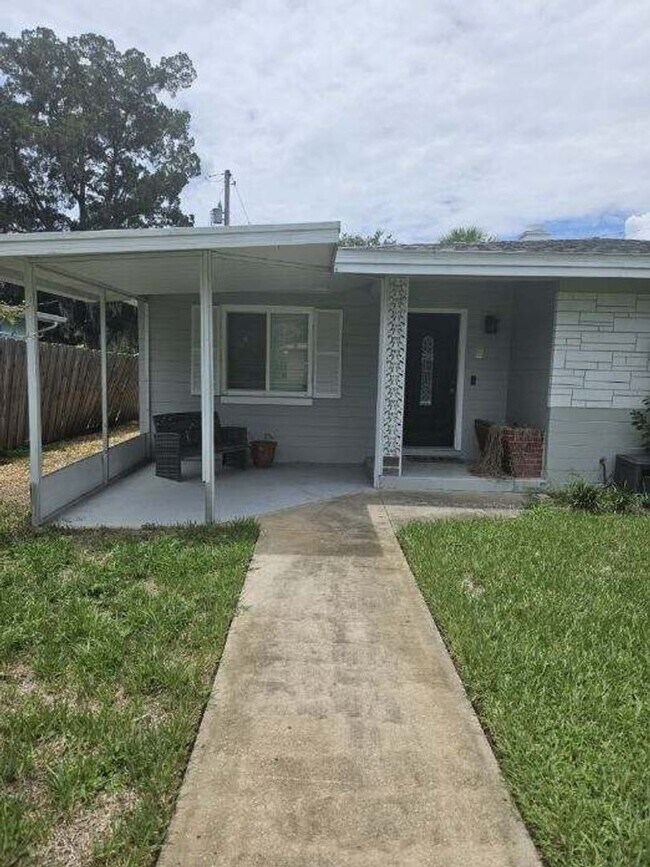 Building Photo - BEAUTIFUL 4 BEDROOM 2 BATH HOME IN THE BEAUTIFUL SOUTH DAYTONA