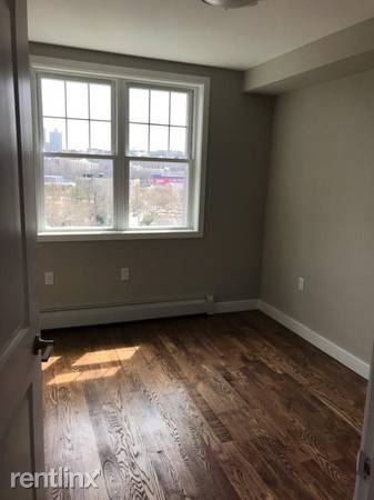 Building Photo - 5464 Valles Ave