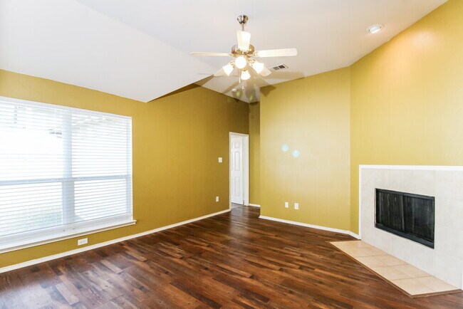 Building Photo - 109 Creekview Dr