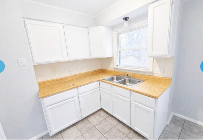 Foto del edificio - 18452 Shaftsbury Ave