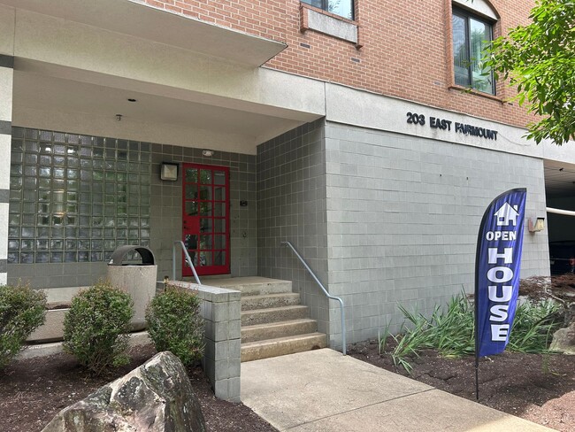 Foto del edificio - Fairmount East II - 2 Bedroom 2 Bath Middl...