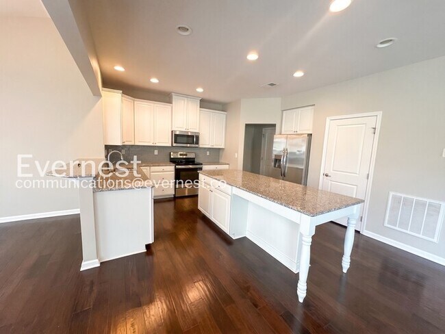 Building Photo - 206 Welcombe St