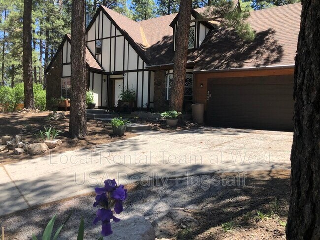 Building Photo - 3060 S Walkup Dr