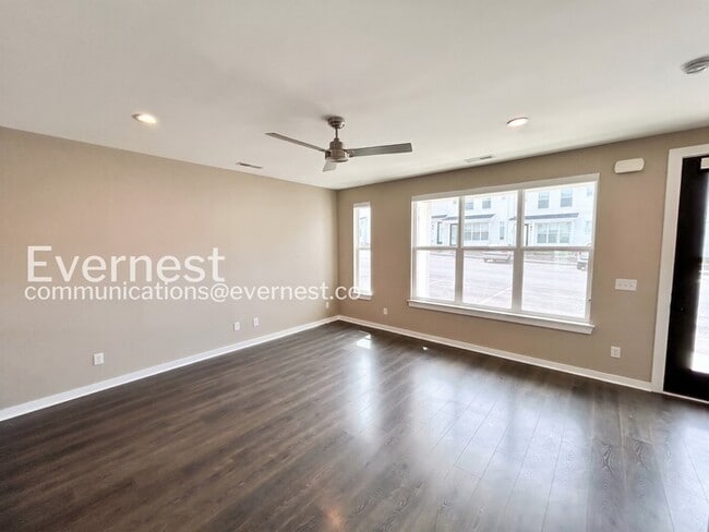 Building Photo - Limited Time Special Offer / Charming 3-Bedroom Home in a Convenient Location / Pet Friendly / Av...
