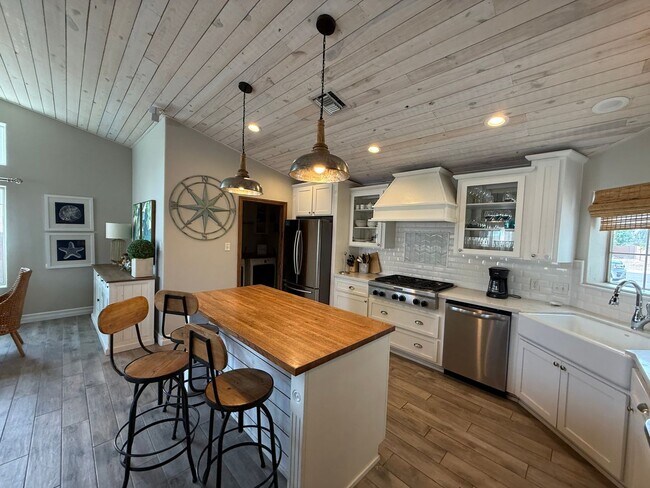 Foto del edificio - Beautiful Desert Ridge Pool Home available NOW! Furnished & Unfurnished Options