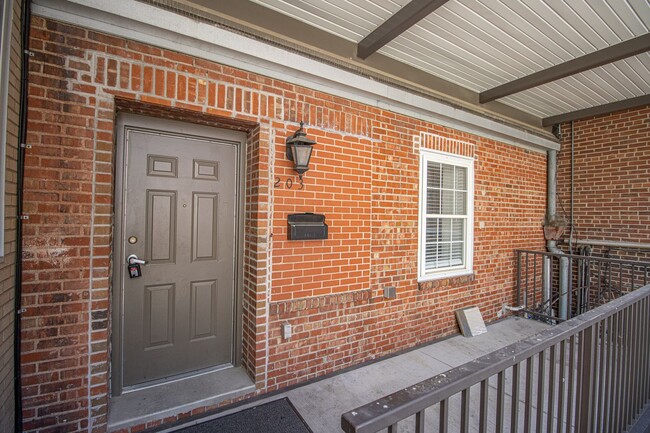 Building Photo - 10 N 10th St