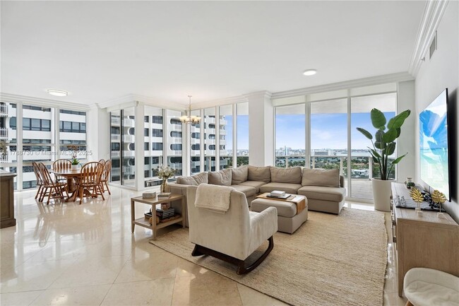 Foto del edificio - 10225 Collins Ave