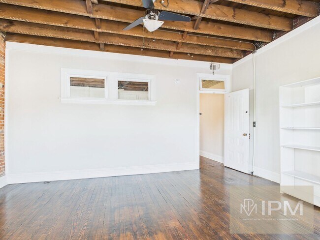 Foto del edificio - 219 S Union St