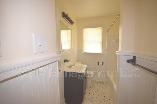 Building Photo - 108 S 6th St