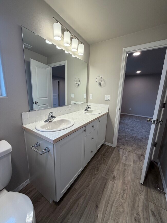 Foto del edificio - 1013 E 13th St