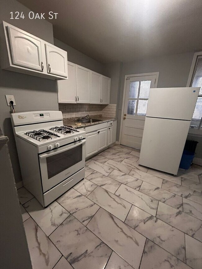 Photo - 124 Oak St Apartment