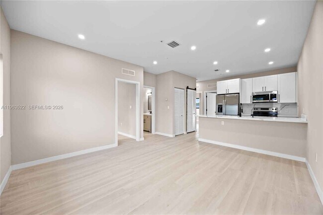 Foto del edificio - 630 NE 166th St