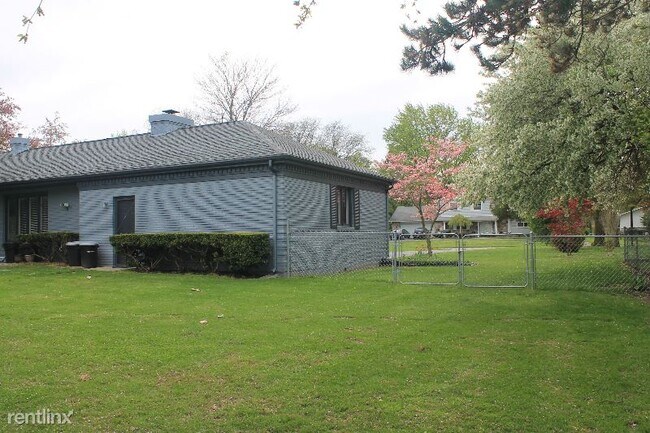 Building Photo - 3 br, 2 bath House - 5310 N Dyewood Dr