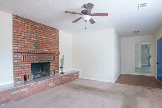 Building Photo - CLEAN CUTE SOUTH VALLEY 3 Bedroom  2 Bath