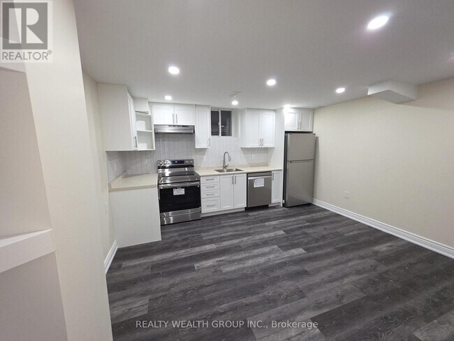 Building Photo - 7 Sinatra St