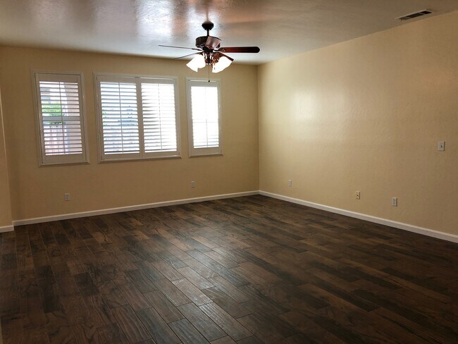 Foto del edificio - $2,195 Gated Community & Pool, Fig Garden ...
