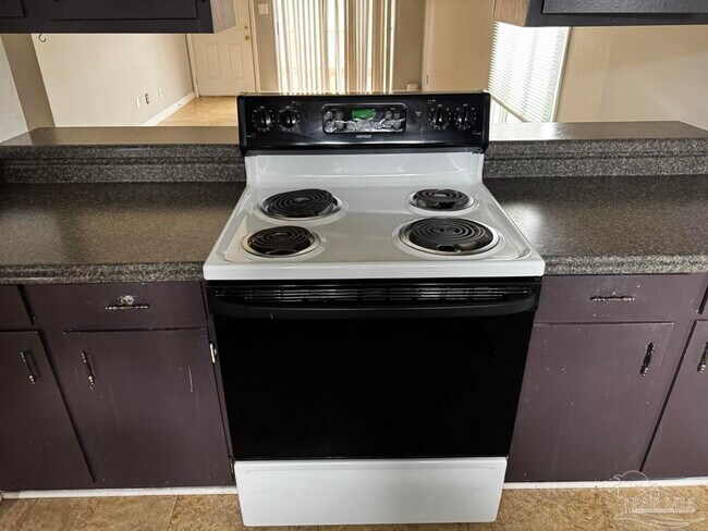 Foto del edificio - 1460 Bakalane Ct