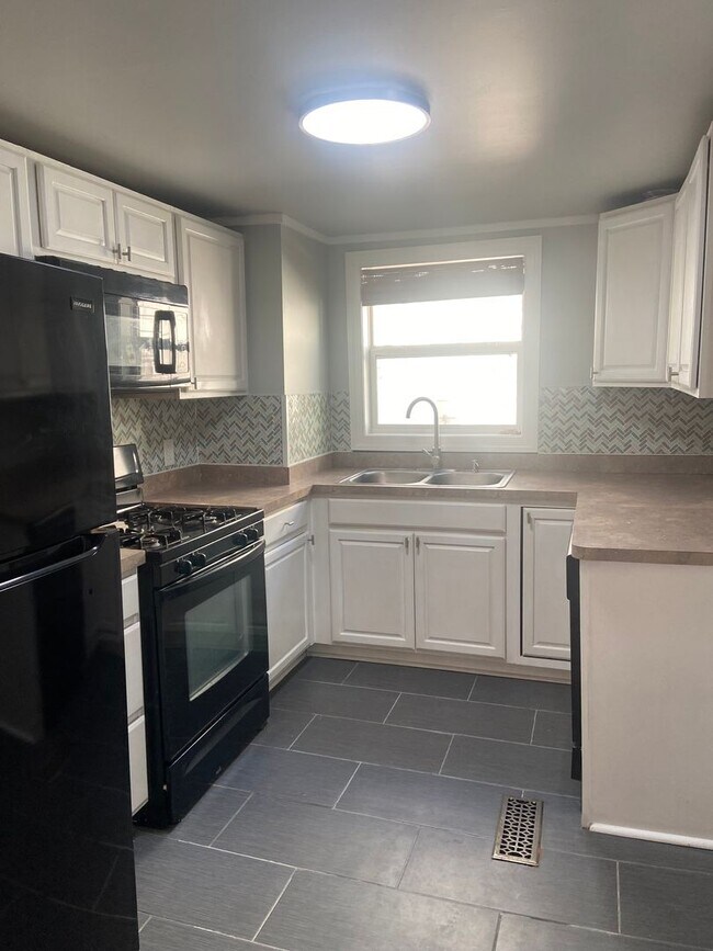 Foto del edificio - Welcome to this charming 2-bedroom, 1-bath...