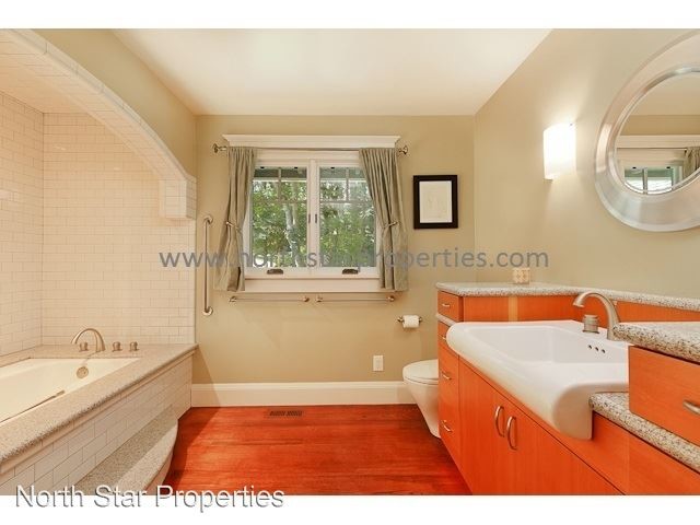 Foto del edificio - 298 SW Birdshill Rd