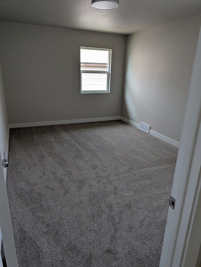 Foto del edificio - 1823 Alderson Ave