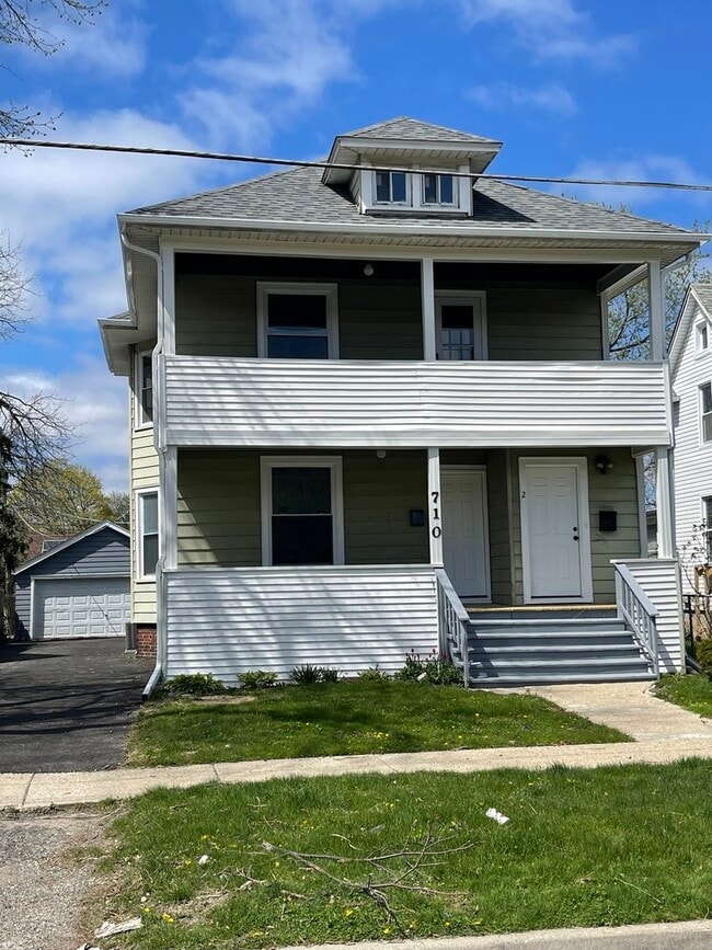 Foto del edificio - 710 N Poplar St