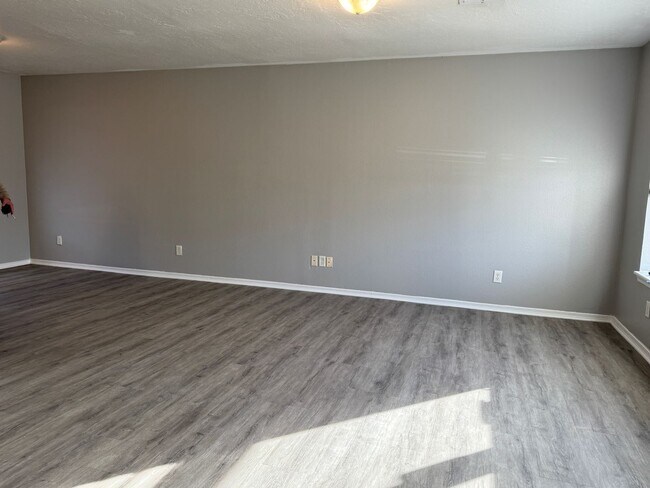 Building Photo - 1817 SW Jefferson- AVAILABLE NOW!