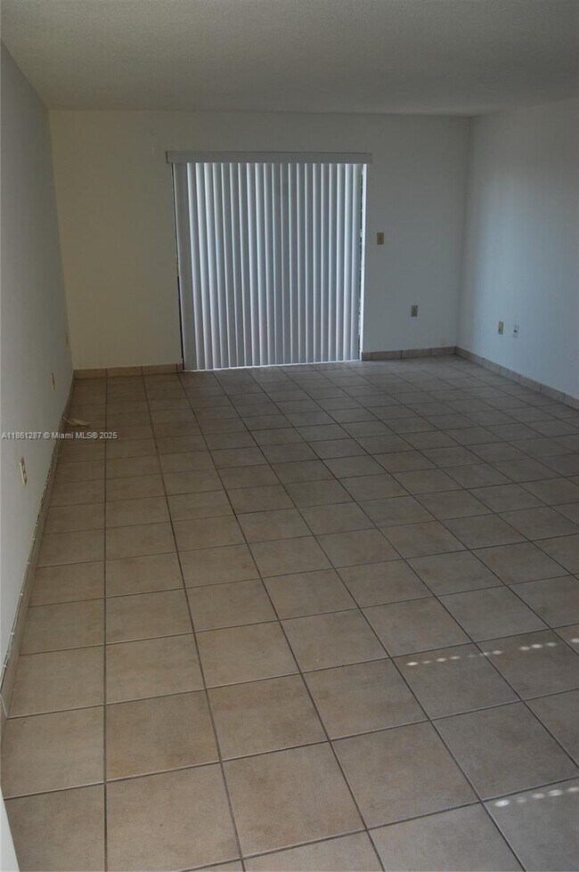Building Photo - 1334 Collins Ave