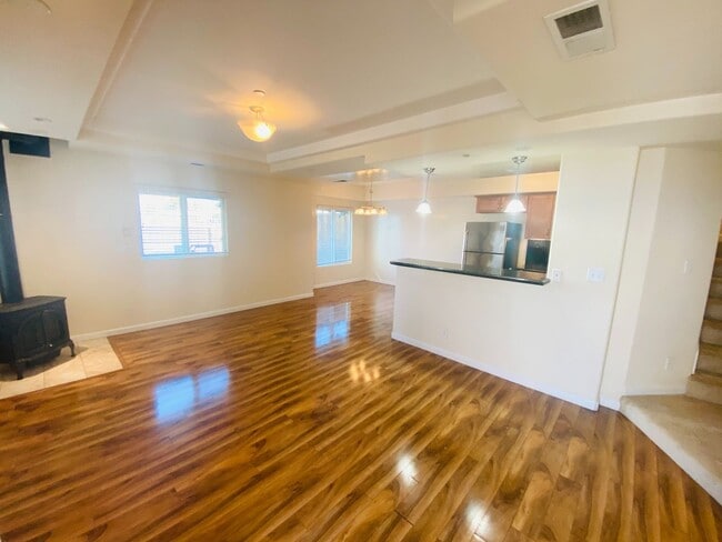 Building Photo - Beautiful Townhome in Downtown San Jose.  ...