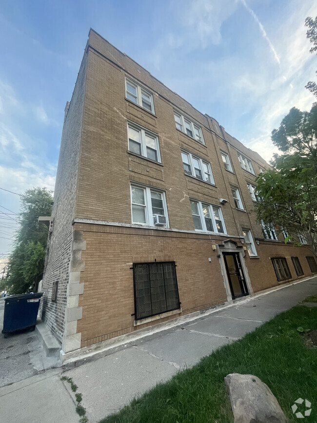 Building Photo - 2615 W 61st St