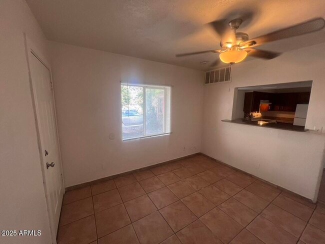 Building Photo - 526 S Mesa Dr
