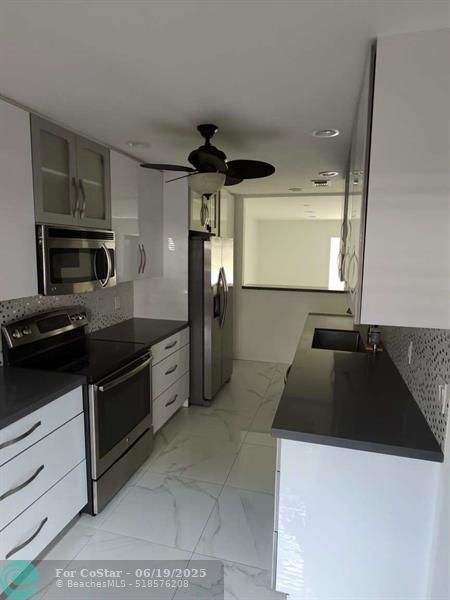 Foto del edificio - 21682 Cypress Rd