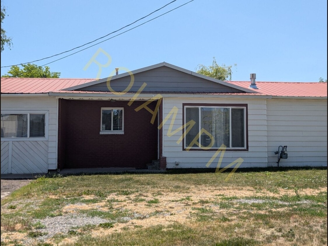 Primary Photo - Spacious 4 Bed 2 Bath Home Near CSI – RV H...