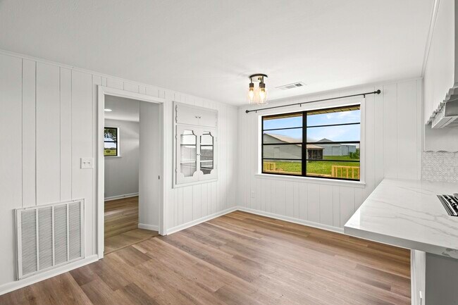 Foto del edificio - 2606 Long Ln